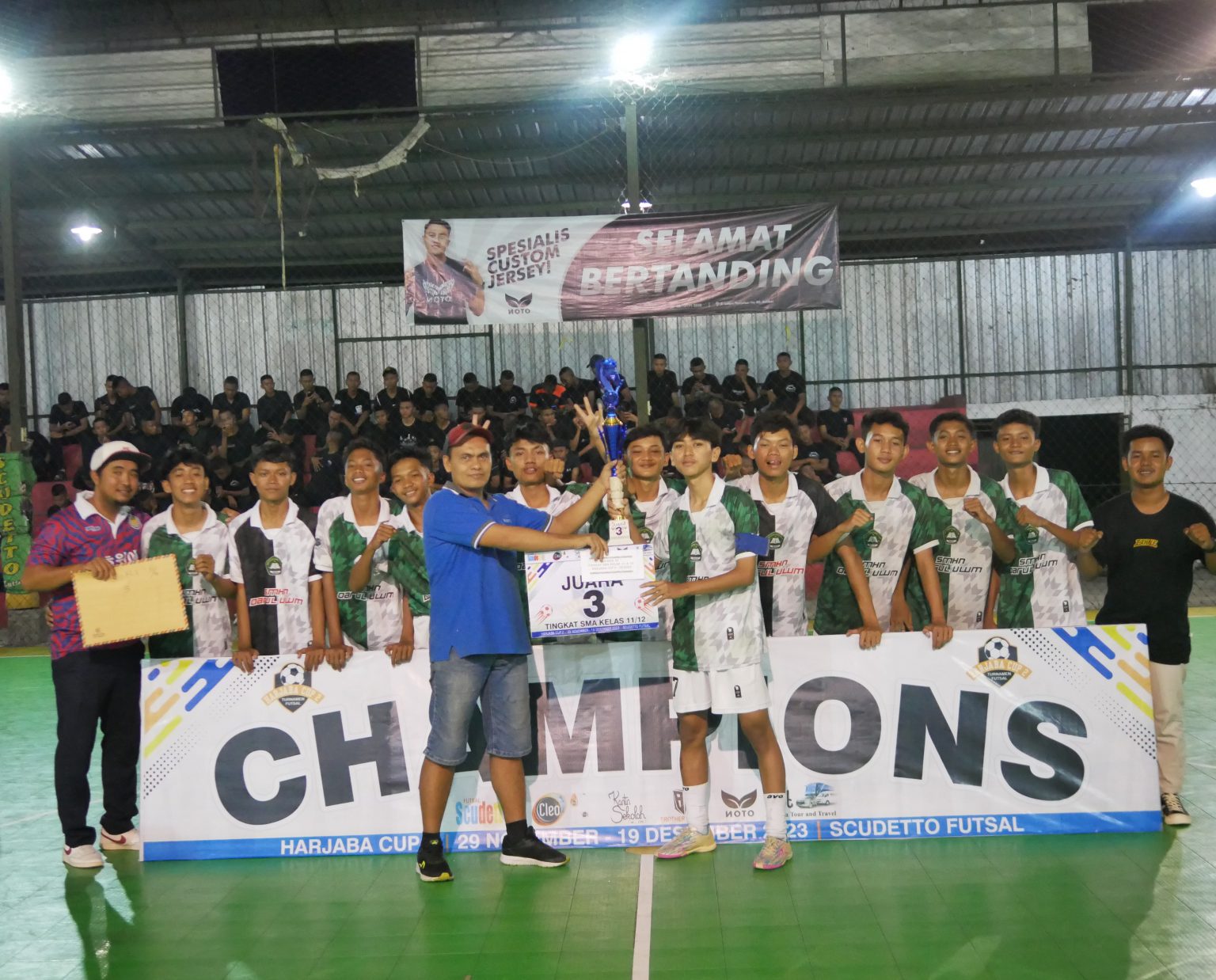 Tim Futsal SMK Negeri Darul Ulum Muncar Banyuwangi Juara 3 Turnamen