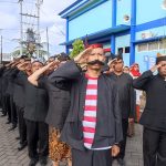 Peringati Hardiknas, SMKN Darul Ulum Muncar gelar Upacara Bendera dengan Bertabur Prestasi