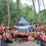 SMK Negeri Darul Ulum Muncar Berpartisipasi Aktif dalam Program SIKAP melalui Penanaman Mangrove di Teluk Pangpang
